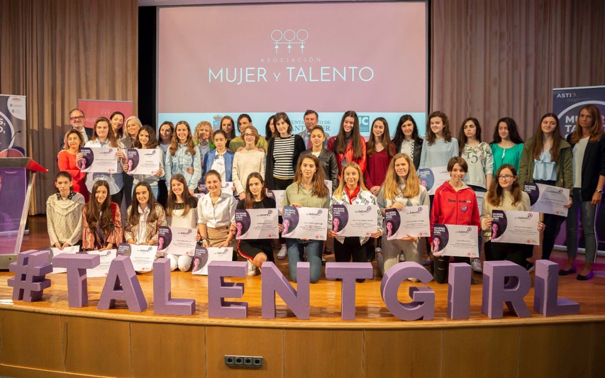 Diaz Tezanos subraya la necesidad de «empoderar y crear alianzas entre las mujeres», para conseguir aflorar el talento femenino en el ámbito de las ciencias y la tecnología